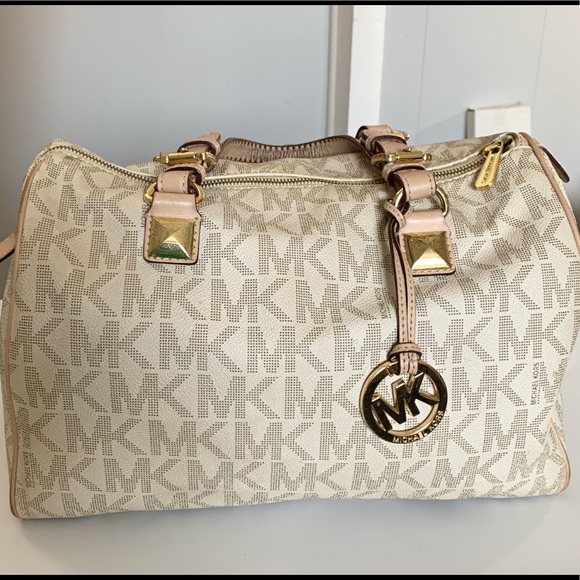 Michael Kors Monogram Vanilla shoulder handbag - Picture 2 of 10